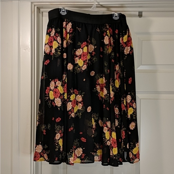 Torrid Black and Yellow A-Line Skirt - Picture 3 of 6
